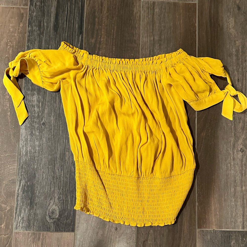 Express Yellow Top. Size Small.